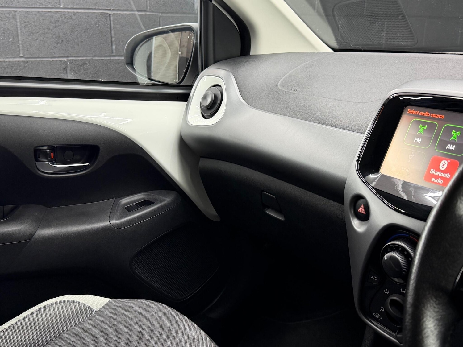 Used Toyota AYGO 2018 for sale - 76887305: Photo 31