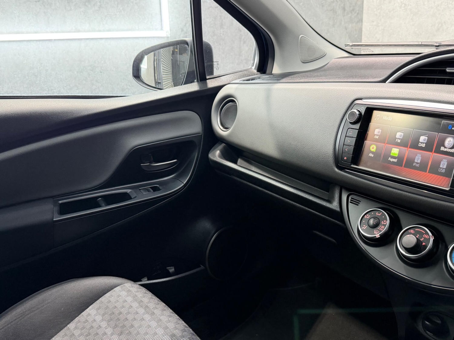 Used Toyota Yaris 2016 for sale - 77345269: Photo 33