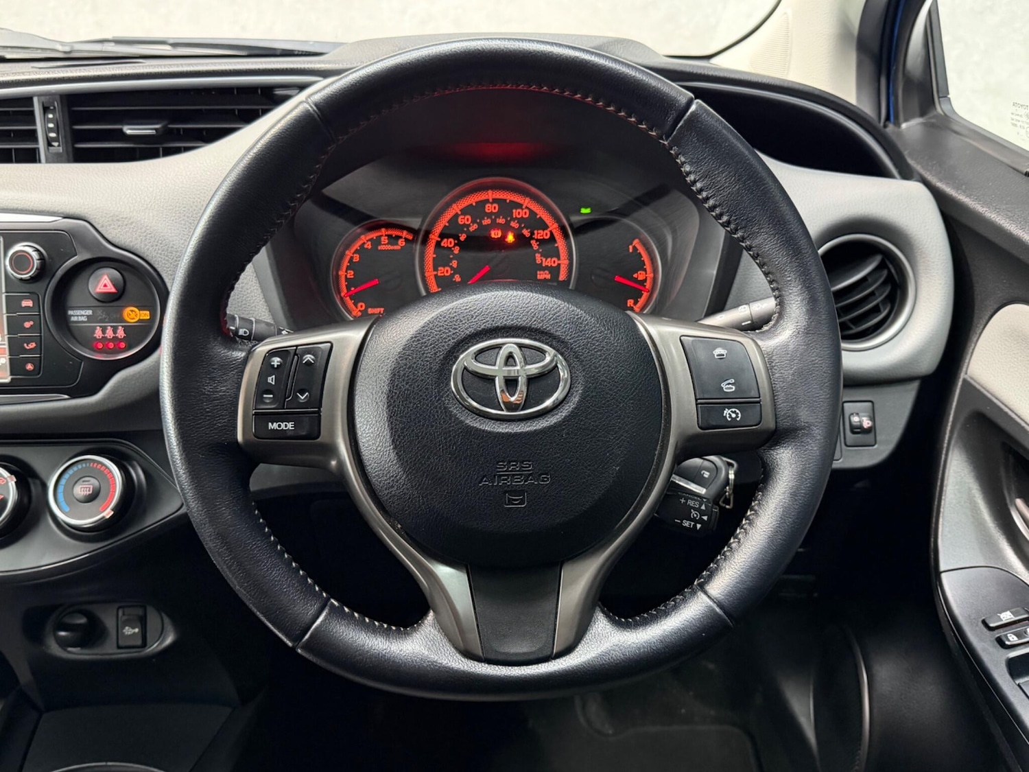 Used Toyota Yaris 2016 for sale - 77345269: Photo 37