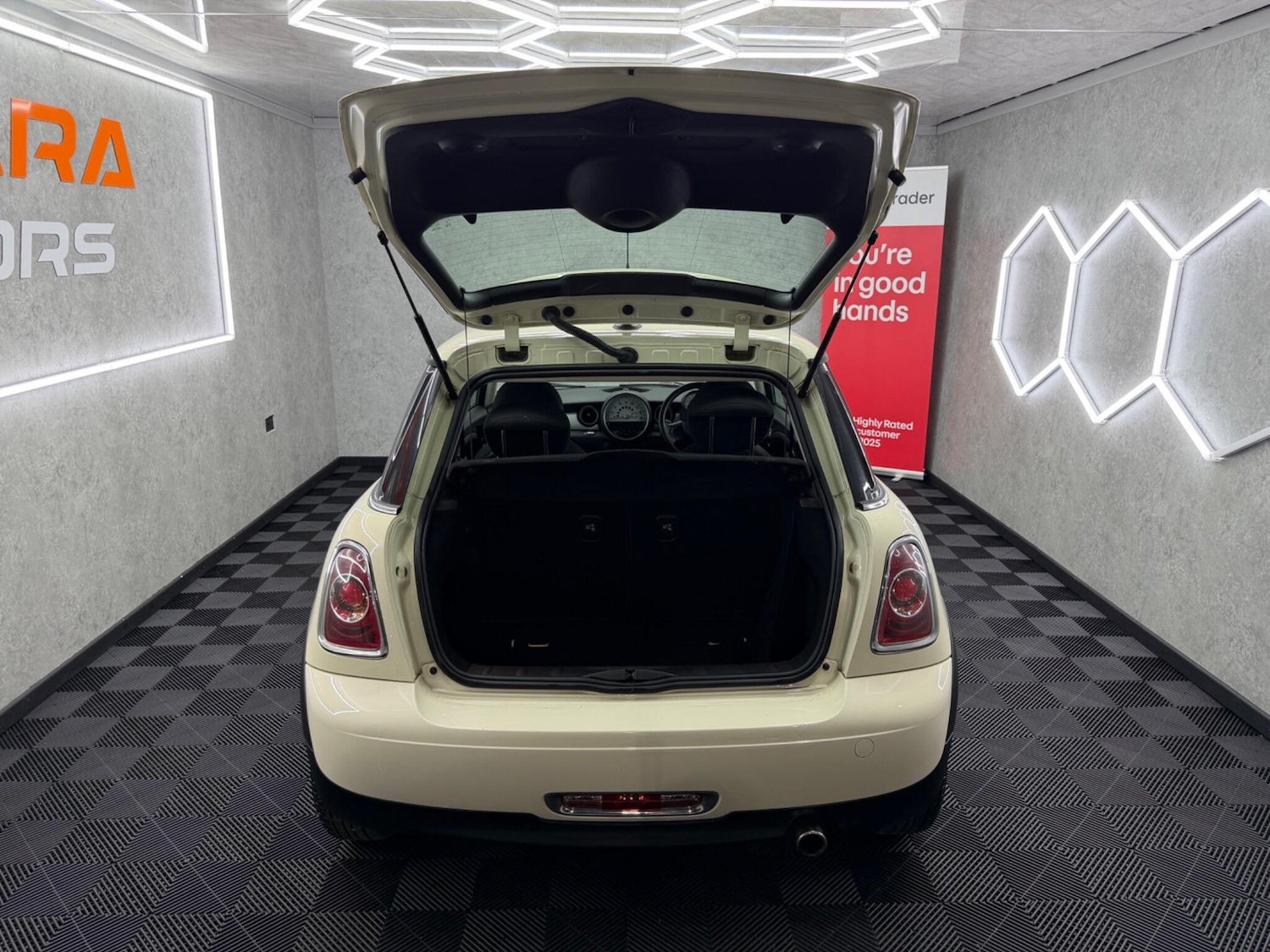 Used MINI Hatch 2011 for sale - 78101040: Photo 17