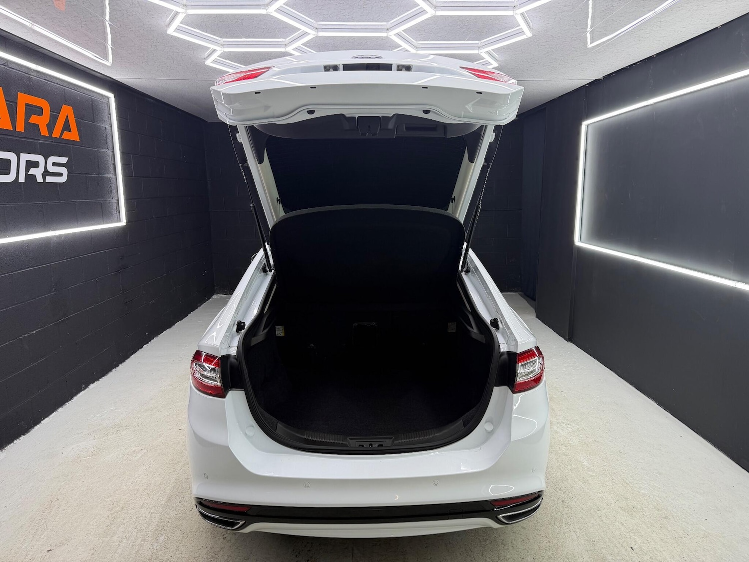 Used Ford Mondeo 2015 for sale - 77143230: Photo 17