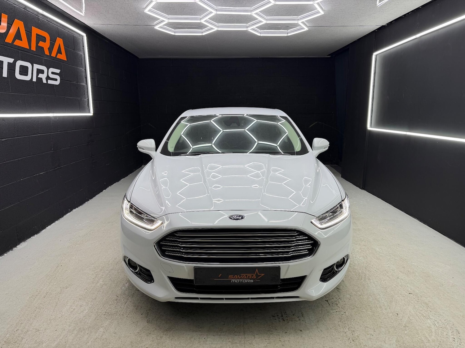 Used Ford Mondeo 2015 for sale - 77143230: Photo 2