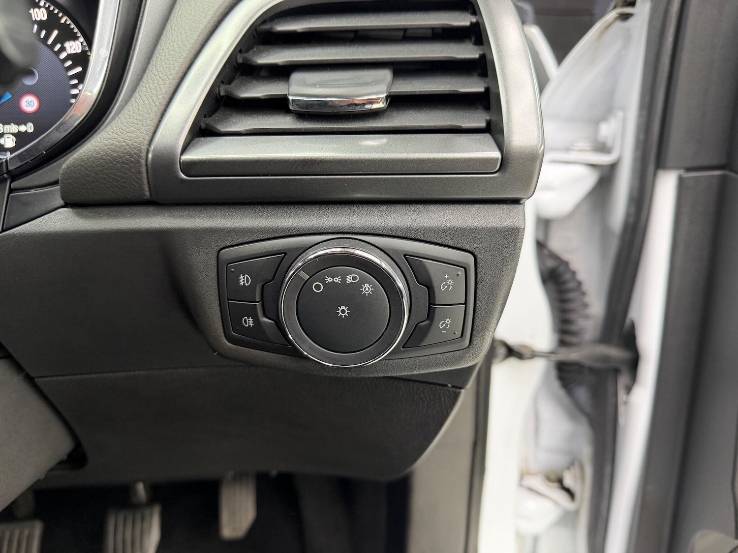 Used Ford Mondeo 2015 for sale - 77143230: Photo 27