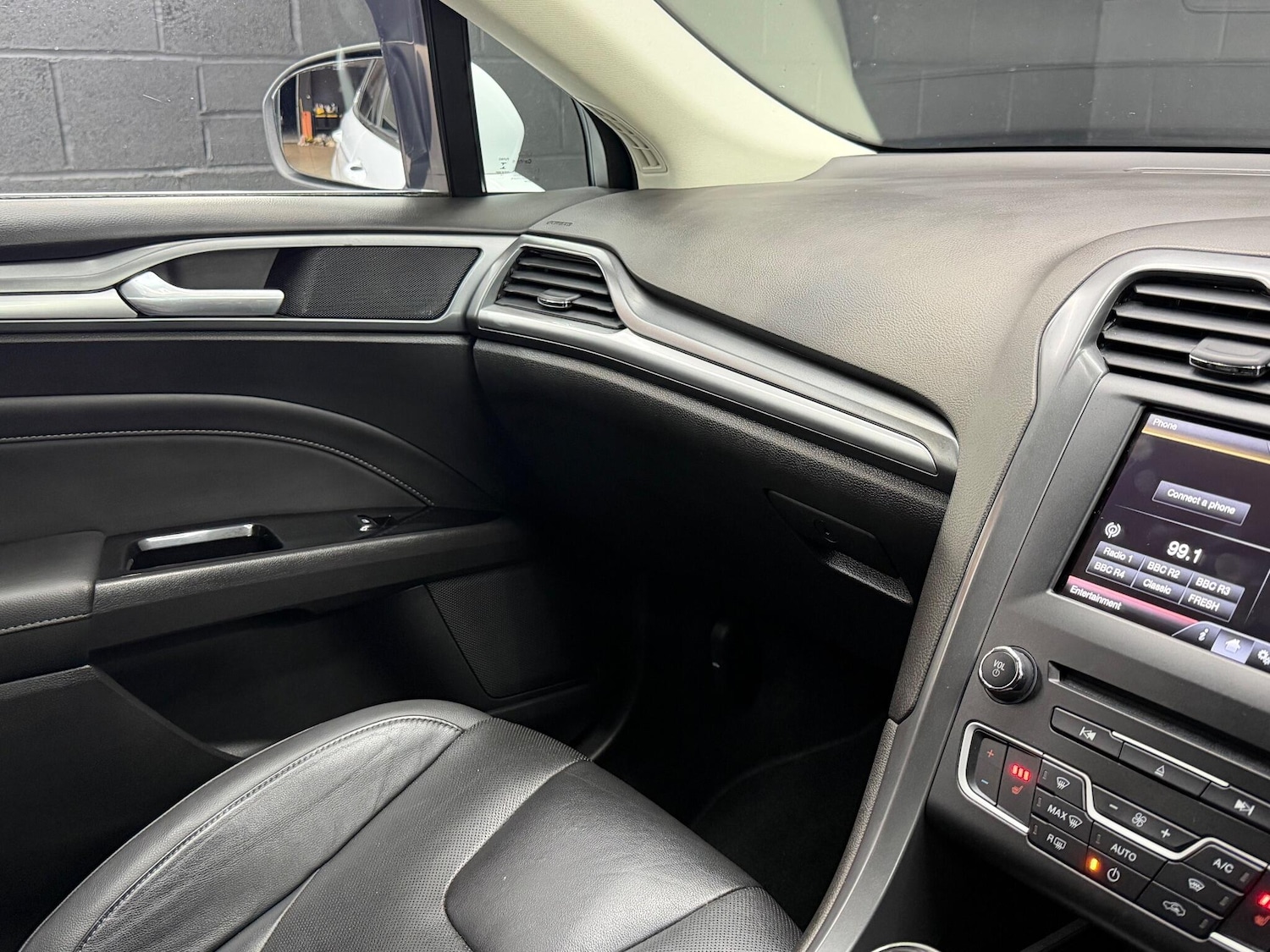 Used Ford Mondeo 2015 for sale - 77143230: Photo 34