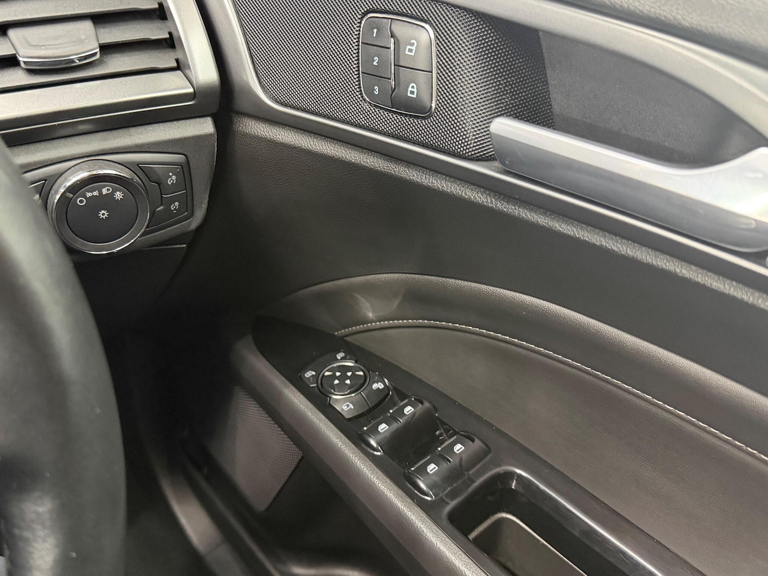 Used Ford Mondeo 2015 for sale - 77143230: Photo 35