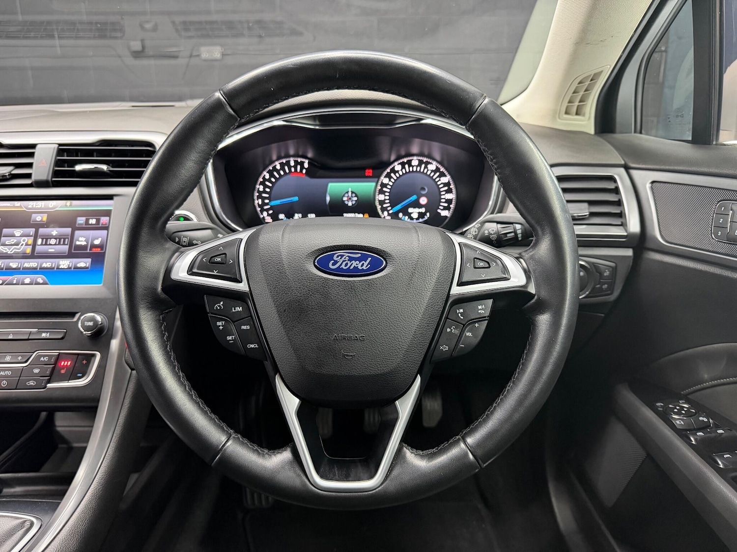 Used Ford Mondeo 2015 for sale - 77143230: Photo 40