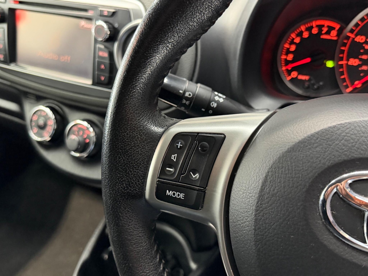 Used Toyota Yaris for sale - 77612107: Photo 31