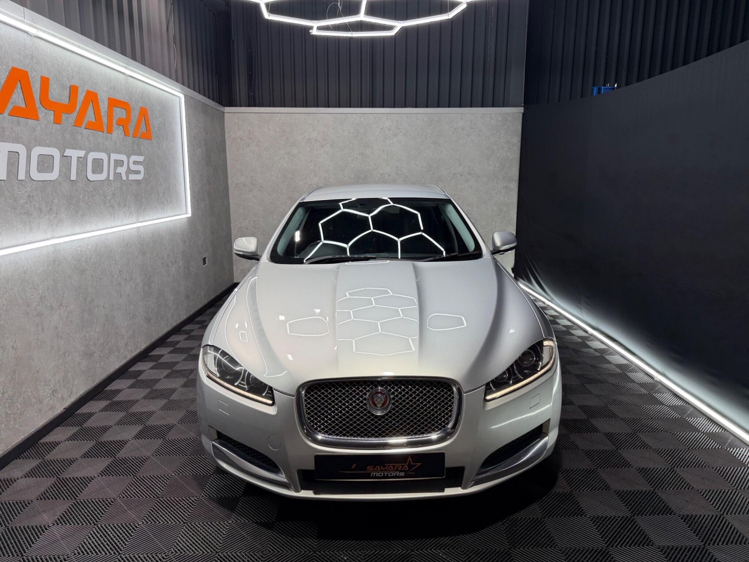 Used Jaguar XF 2014 for sale - 77331673: Photo 3