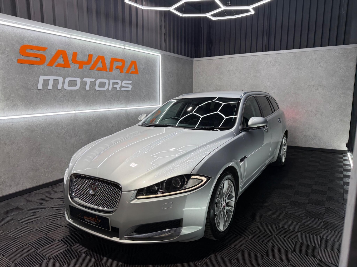 Used Jaguar XF 2014 for sale - 77331673: Photo 6