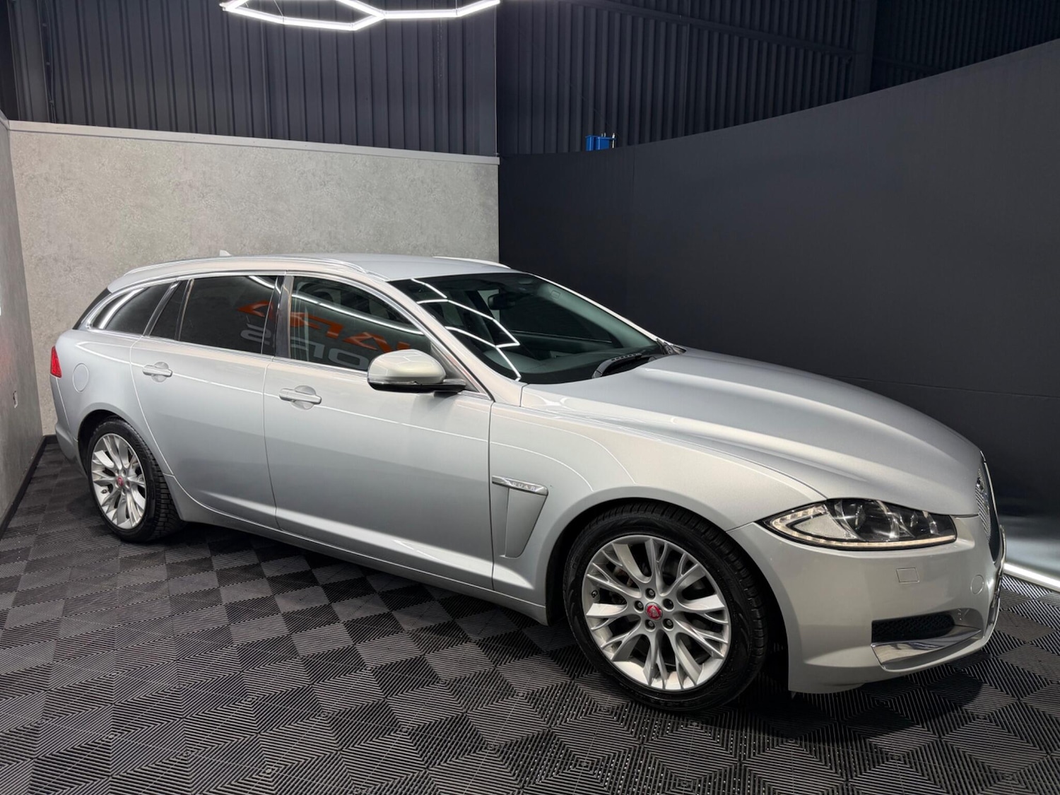 Used Jaguar XF 2014 for sale - 77331673: Photo 7