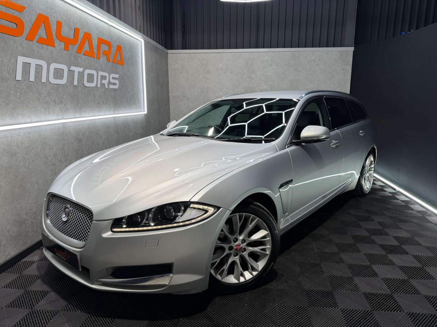 Used Jaguar XF 2014 for sale - 77331673: Photo 8