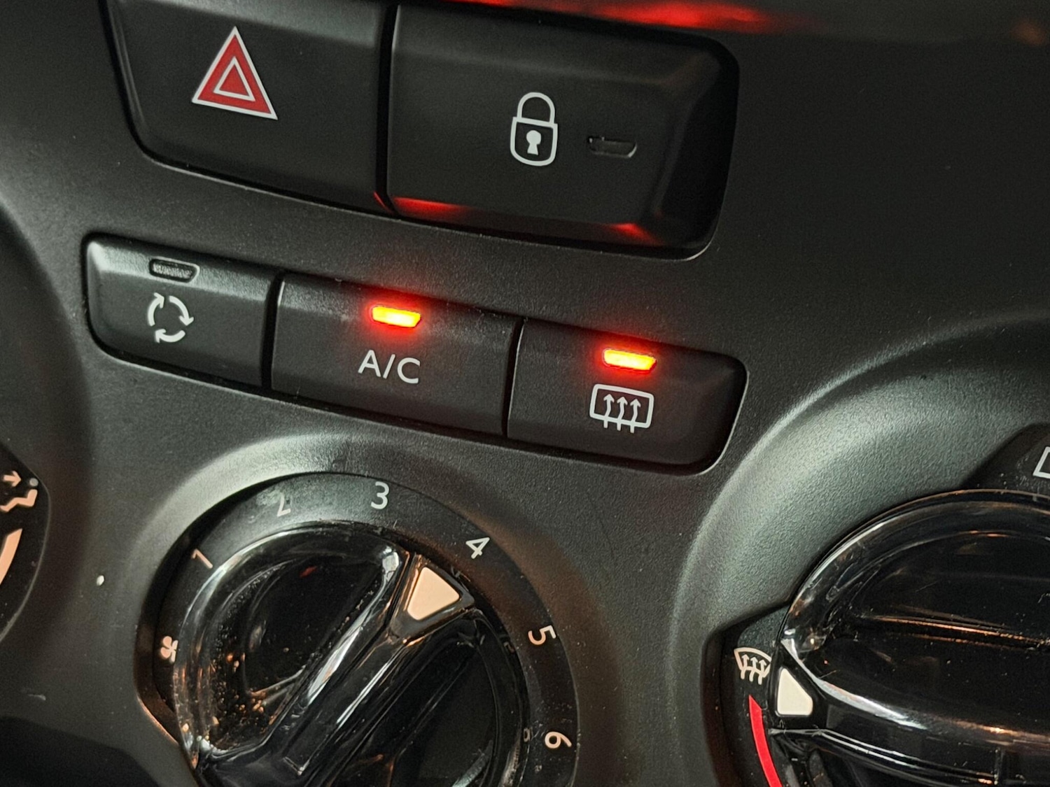 Used Peugeot 208 2017 for sale - 77343889: Photo 34