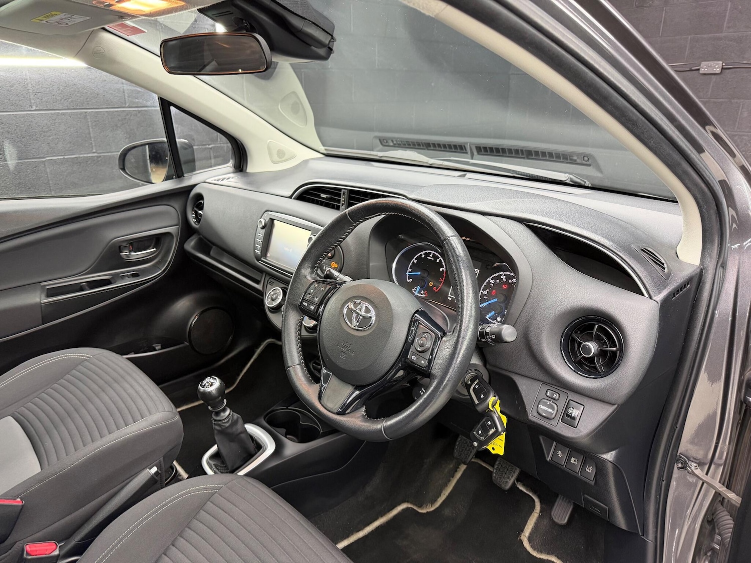 Used Toyota Yaris 2017 for sale - 77143887: Photo 16