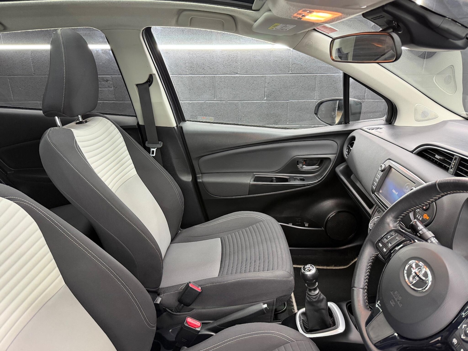 Used Toyota Yaris 2017 for sale - 77143887: Photo 17