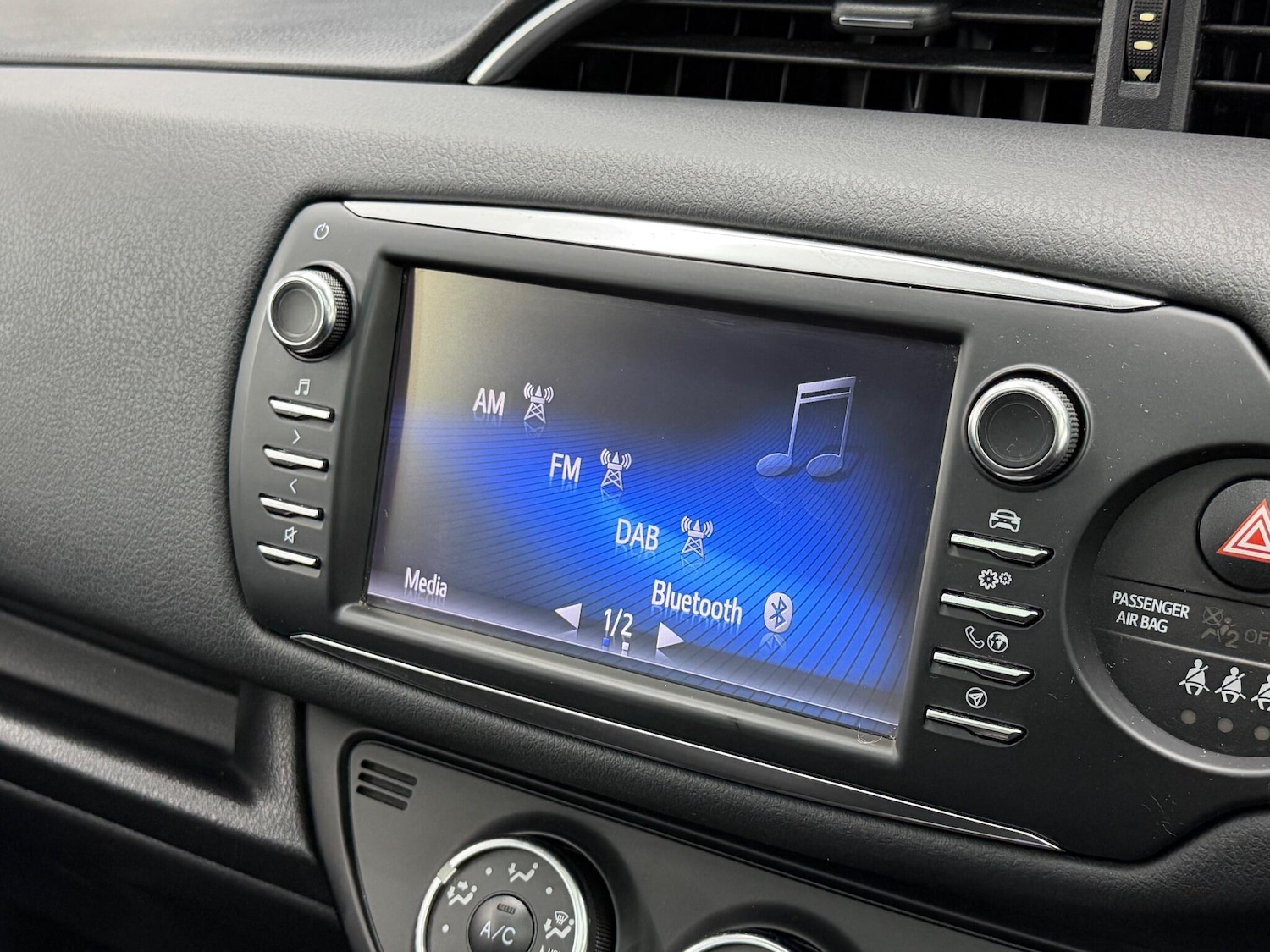 Used Toyota Yaris 2017 for sale - 77143887: Photo 27