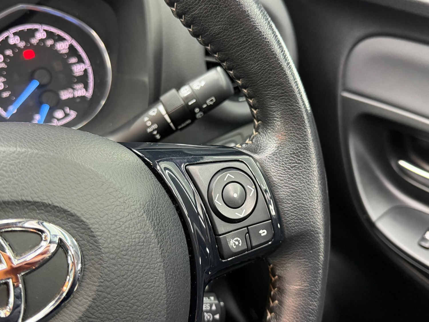 Used Toyota Yaris 2017 for sale - 77143887: Photo 34