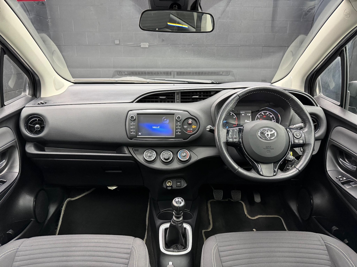 Used Toyota Yaris 2017 for sale - 77143887: Photo 37