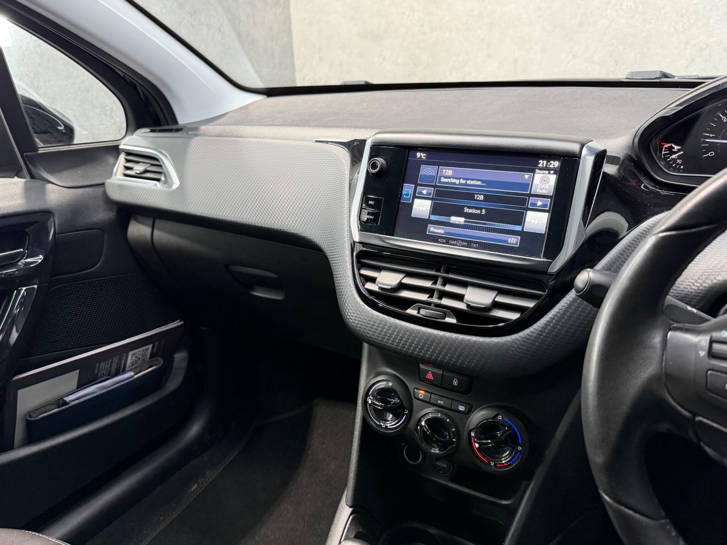 Used Peugeot 208 2016 for sale - 77343800: Photo 24