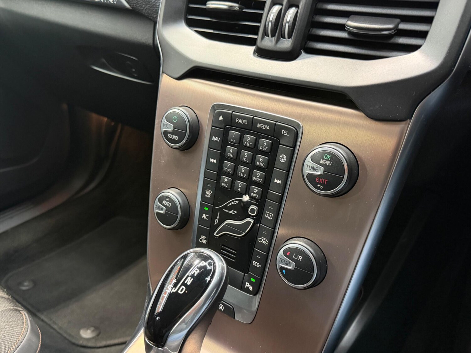 Used Volvo V40 2018 for sale - 77839369: Photo 27