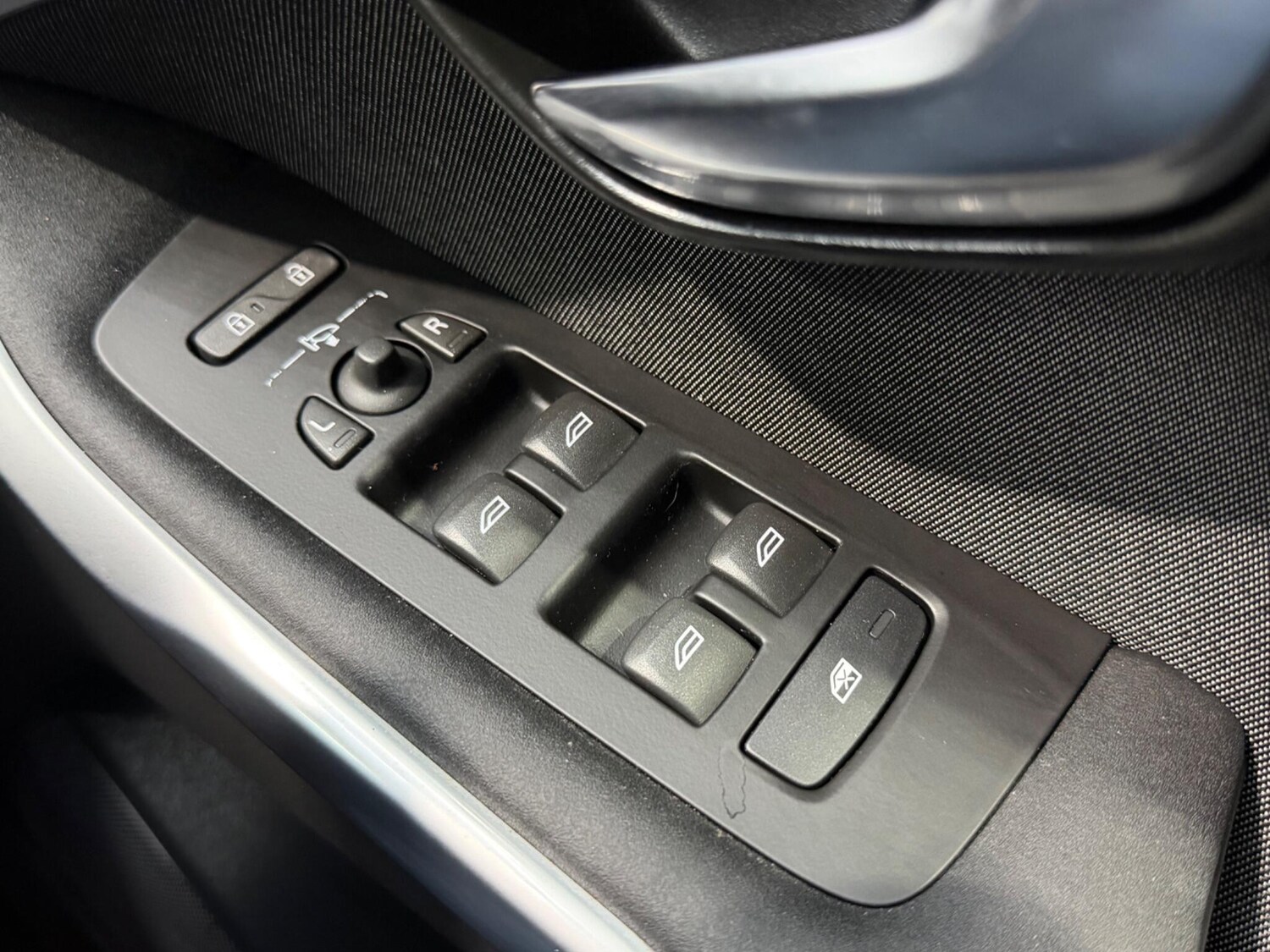 Used Volvo V40 2018 for sale - 77839369: Photo 28