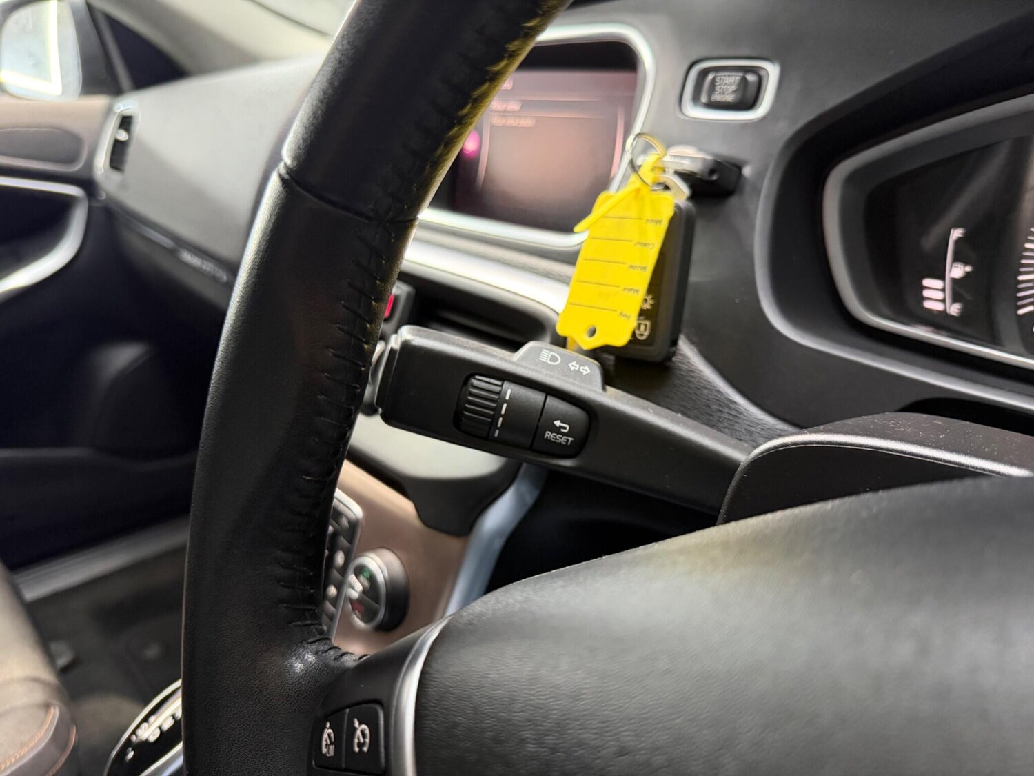 Used Volvo V40 2018 for sale - 77839369: Photo 37