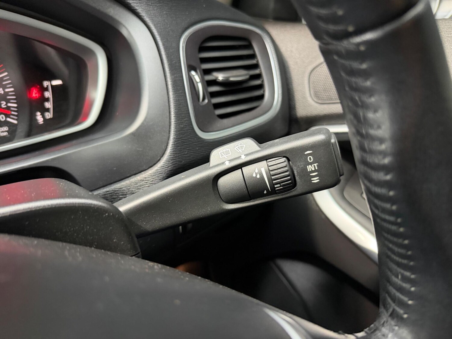 Used Volvo V40 2018 for sale - 77839369: Photo 38