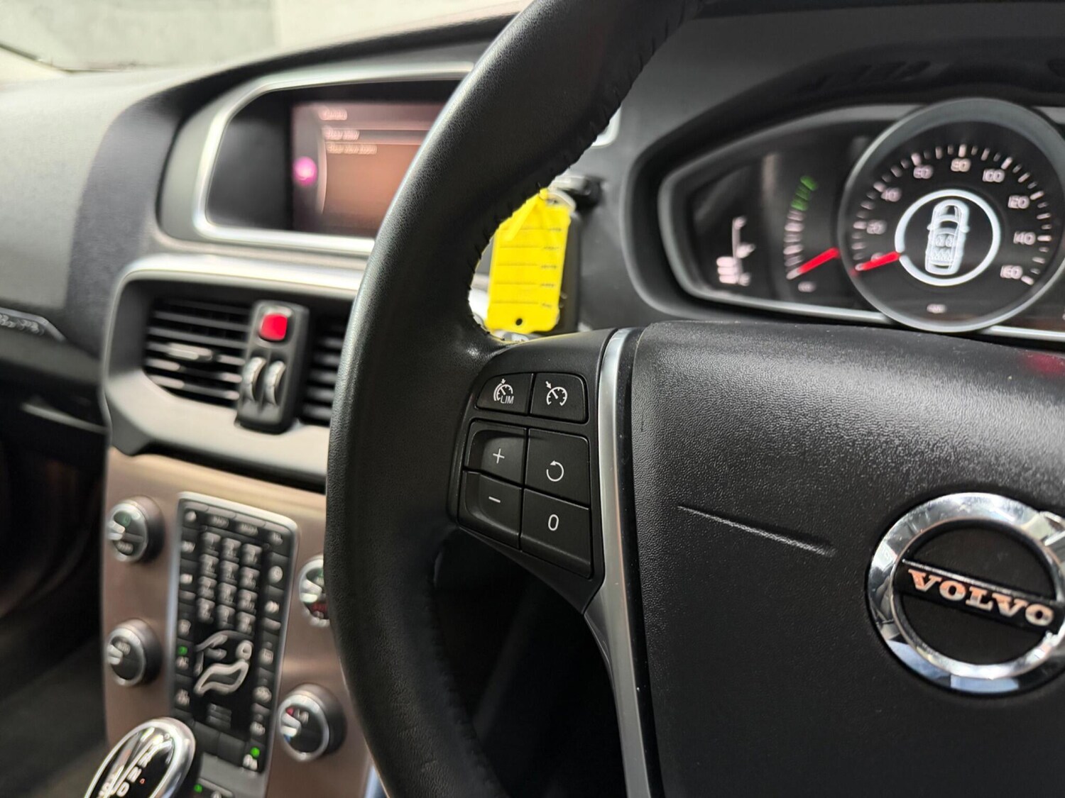 Used Volvo V40 2018 for sale - 77839369: Photo 39