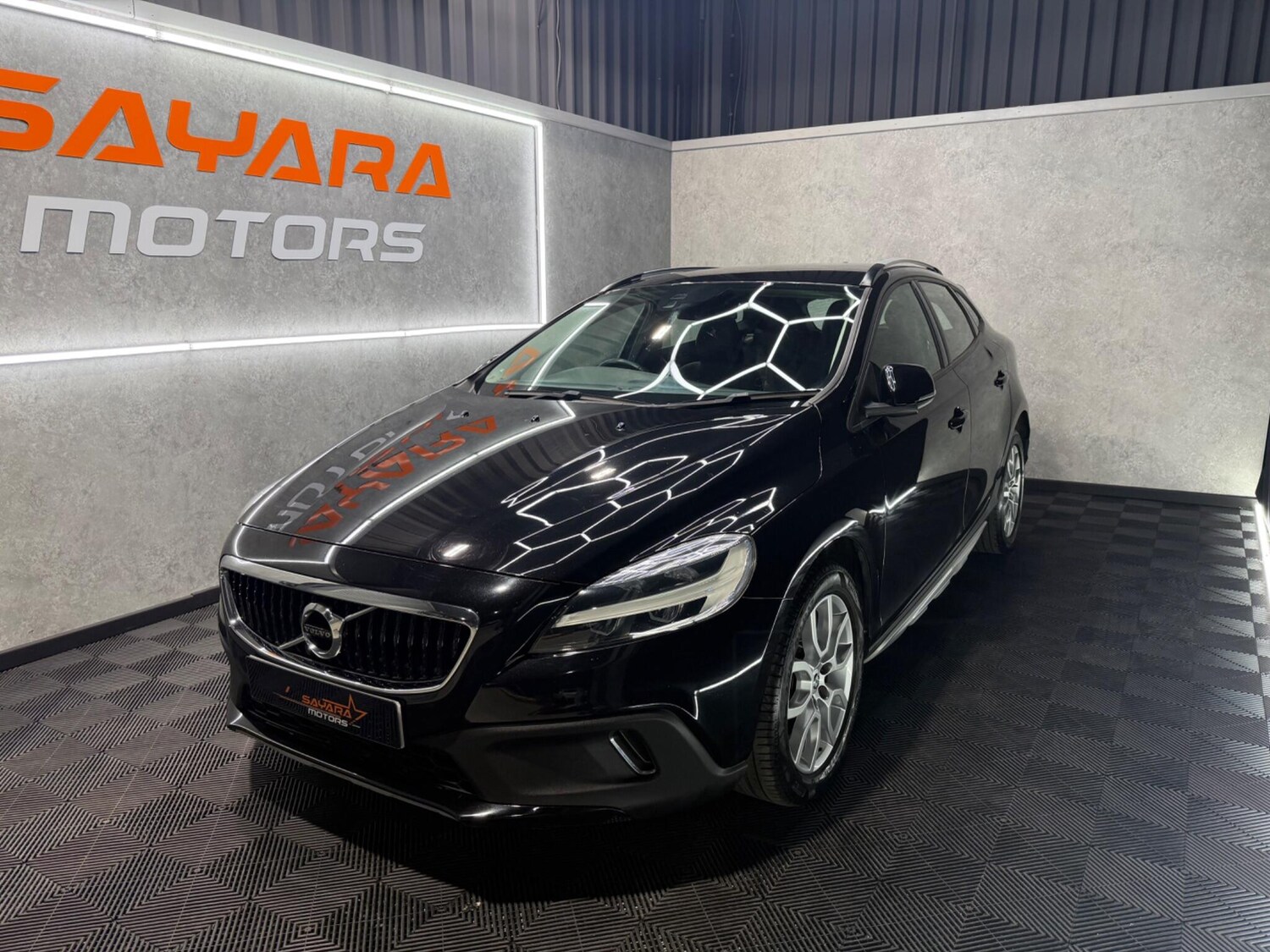 Used Volvo V40 2018 for sale - 77839369: Photo 4