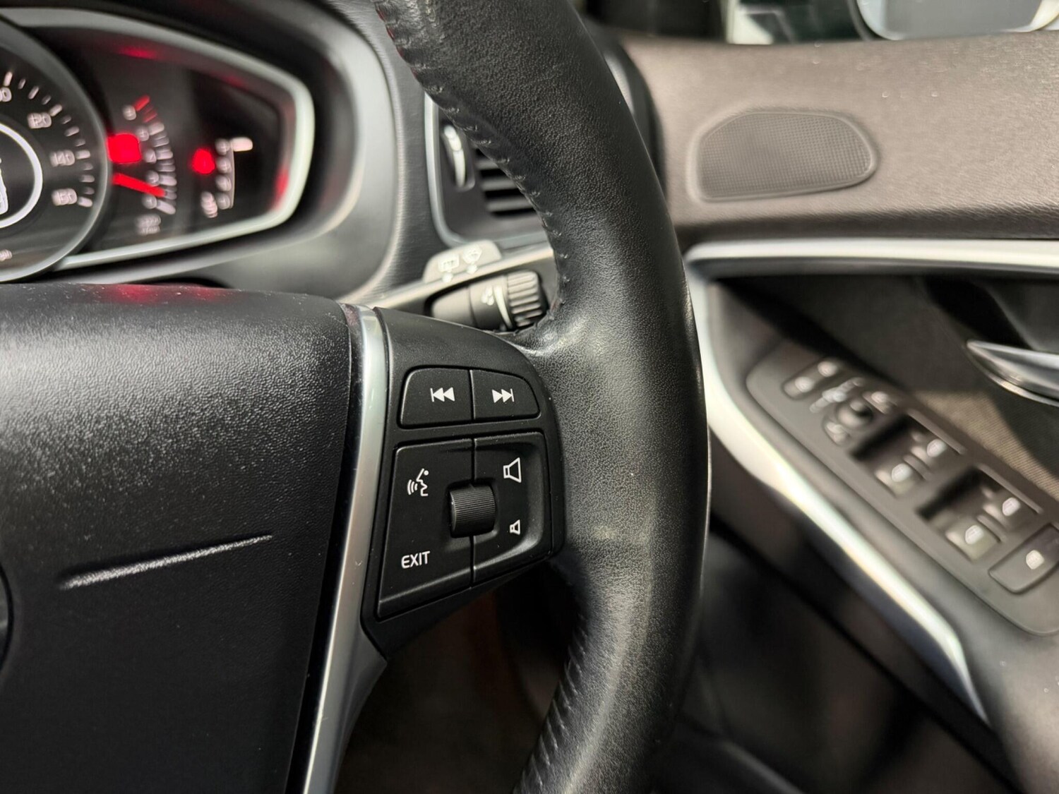 Used Volvo V40 2018 for sale - 77839369: Photo 40