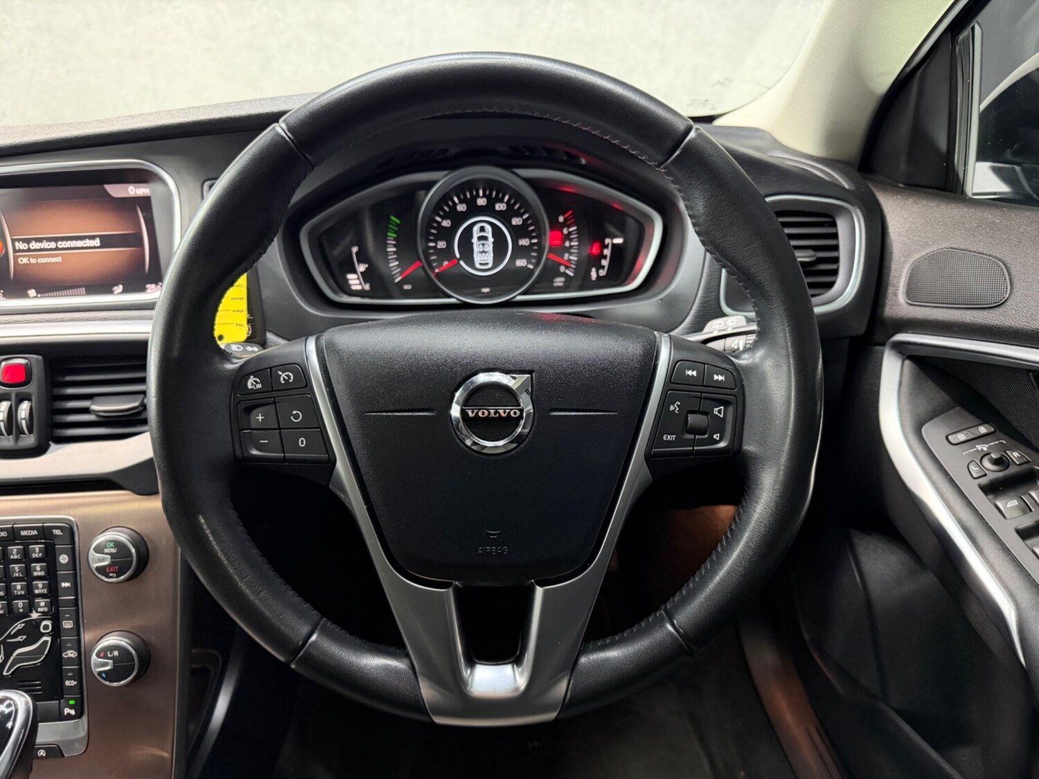 Used Volvo V40 2018 for sale - 77839369: Photo 41