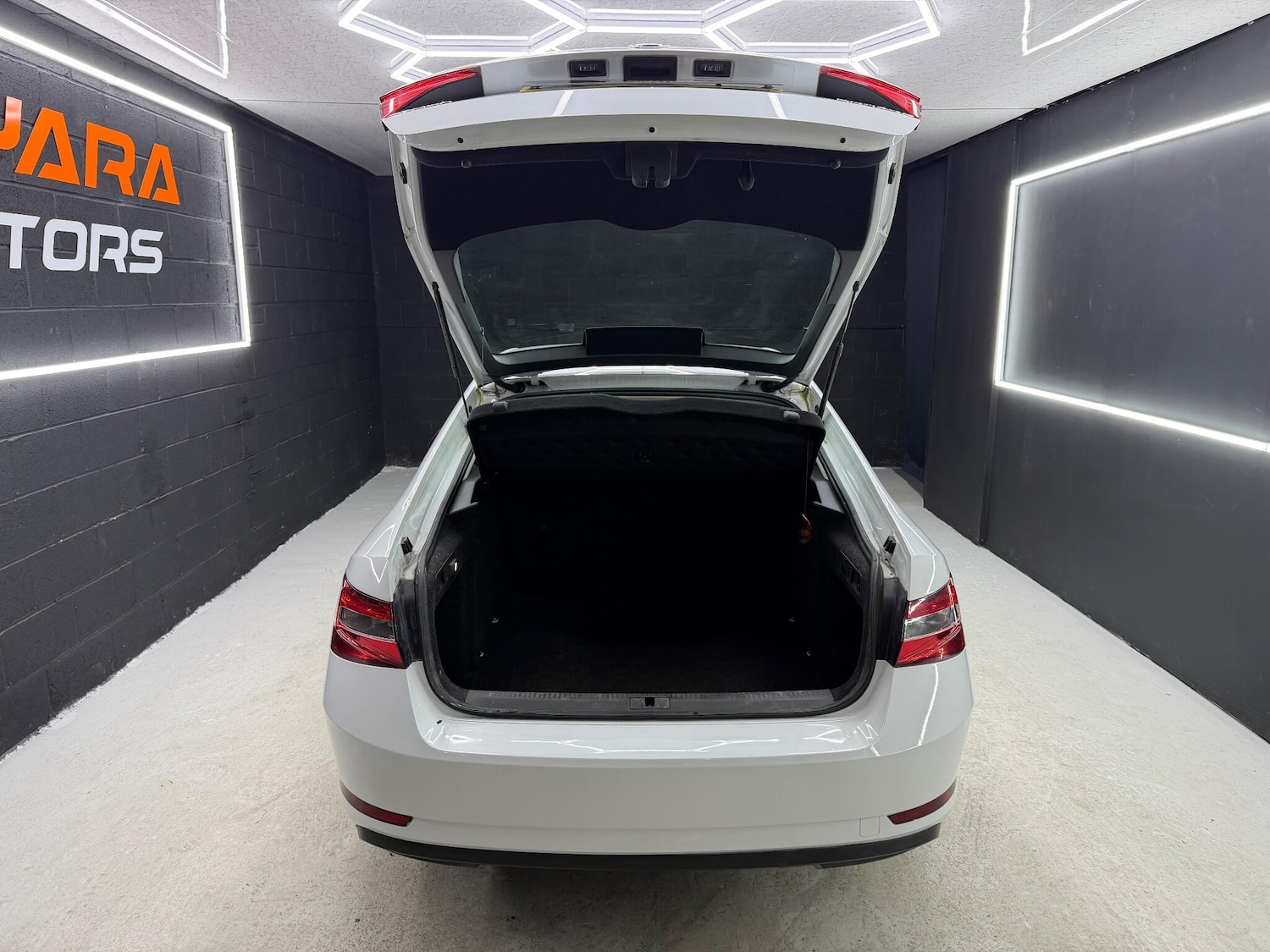 Used Skoda Superb 2015 for sale - 77143218: Photo 14