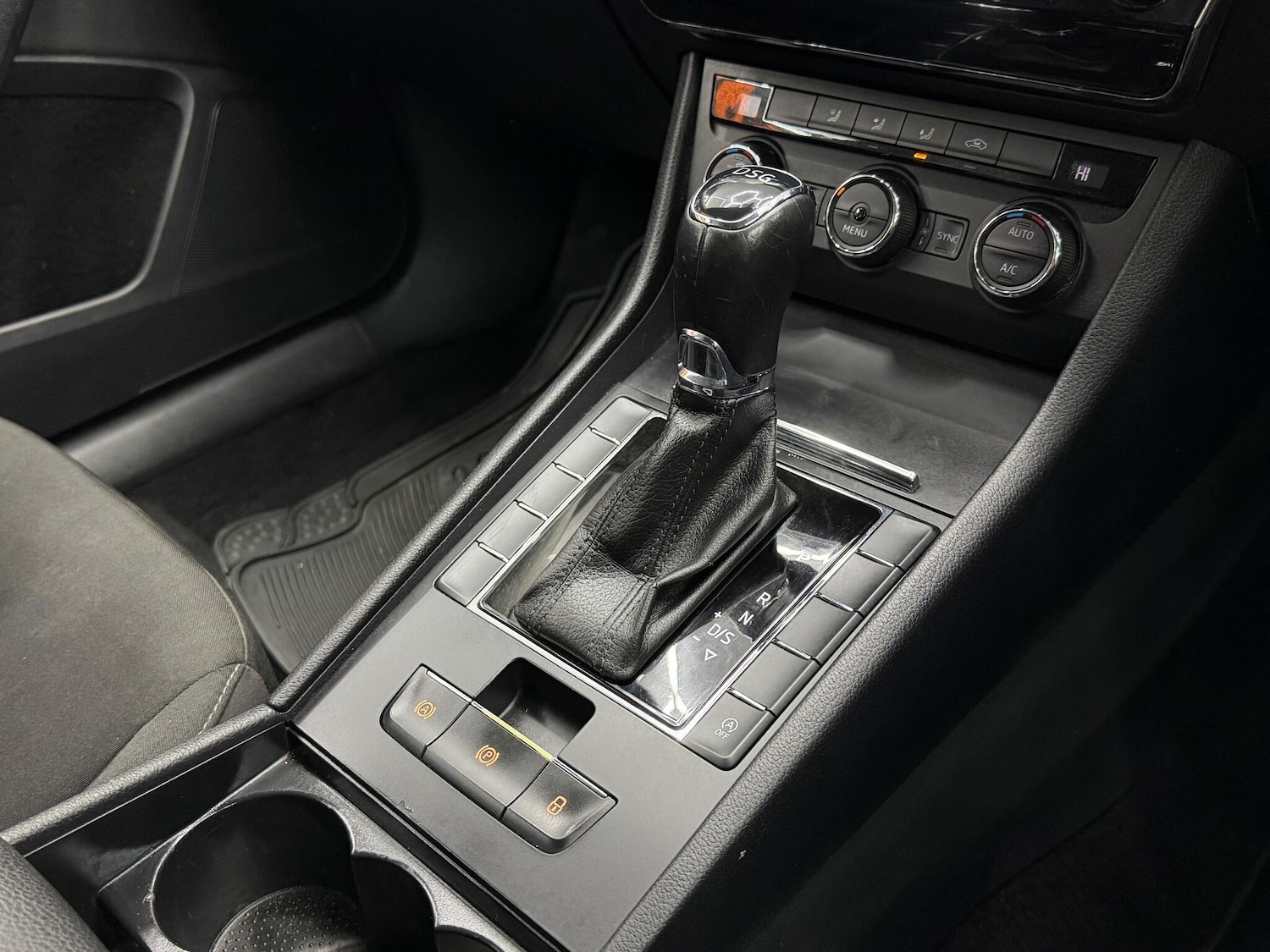 Used Skoda Superb 2015 for sale - 77143218: Photo 28