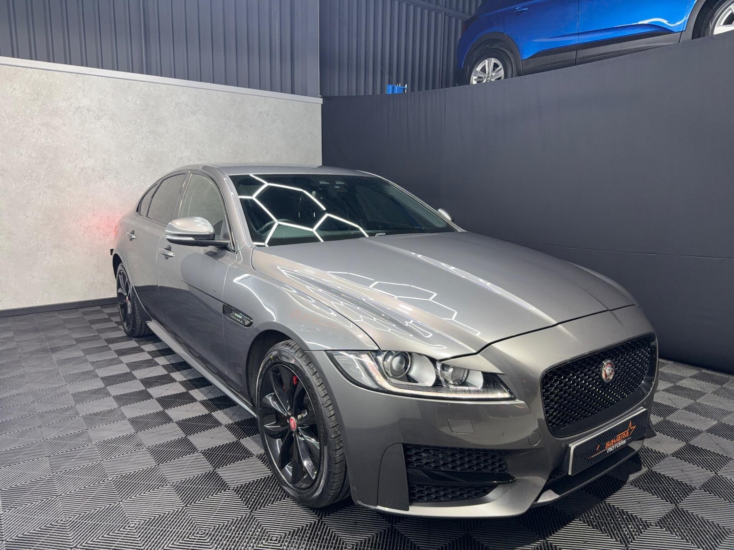 Used Jaguar XF 2017 for sale - 77331437: Photo 4