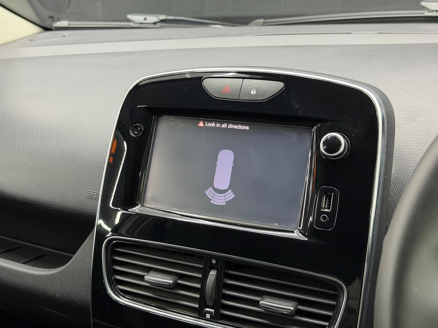 Used Renault Clio 2018 for sale - 77143466: Photo 28