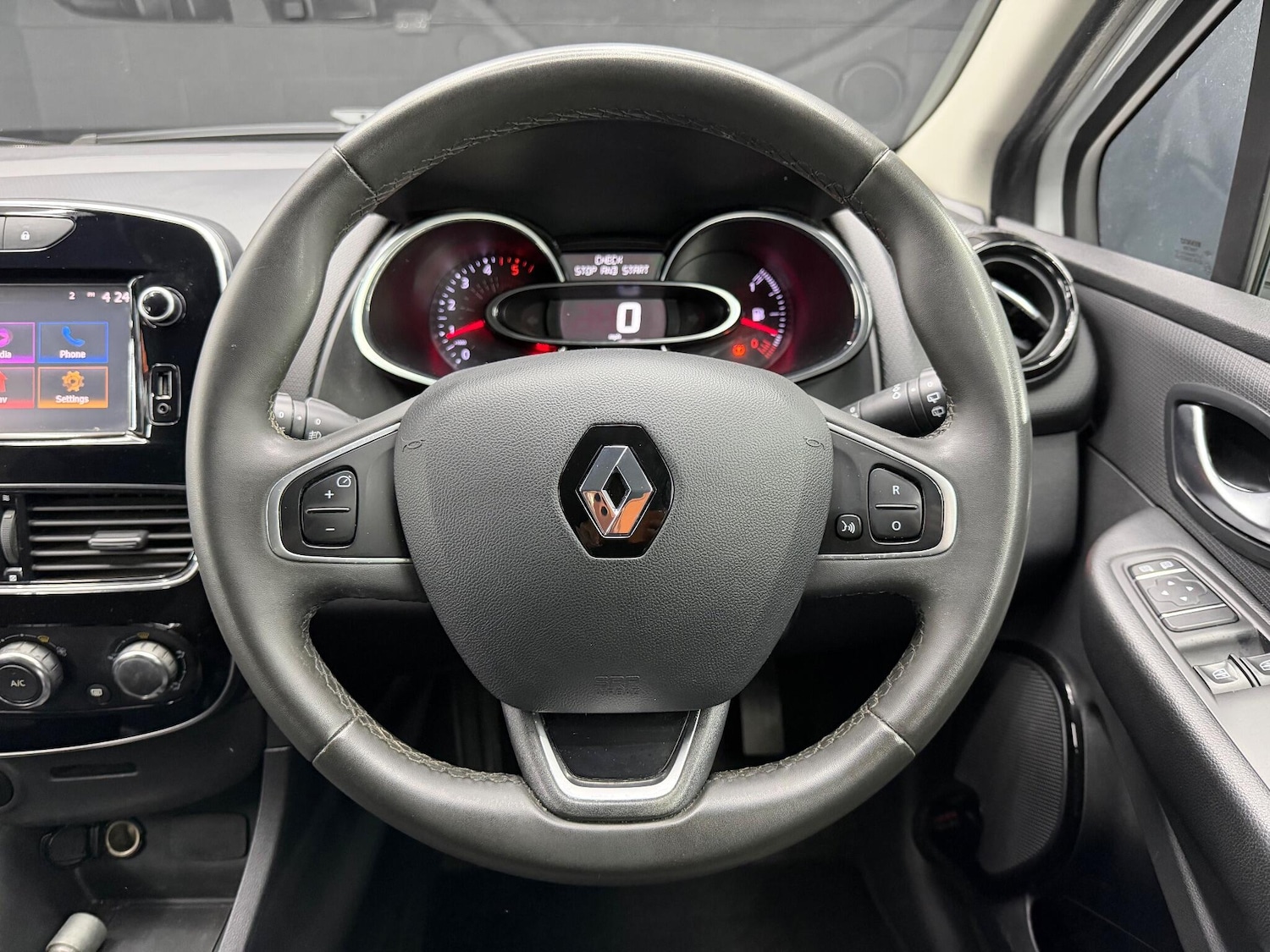 Used Renault Clio 2018 for sale - 77143466: Photo 38