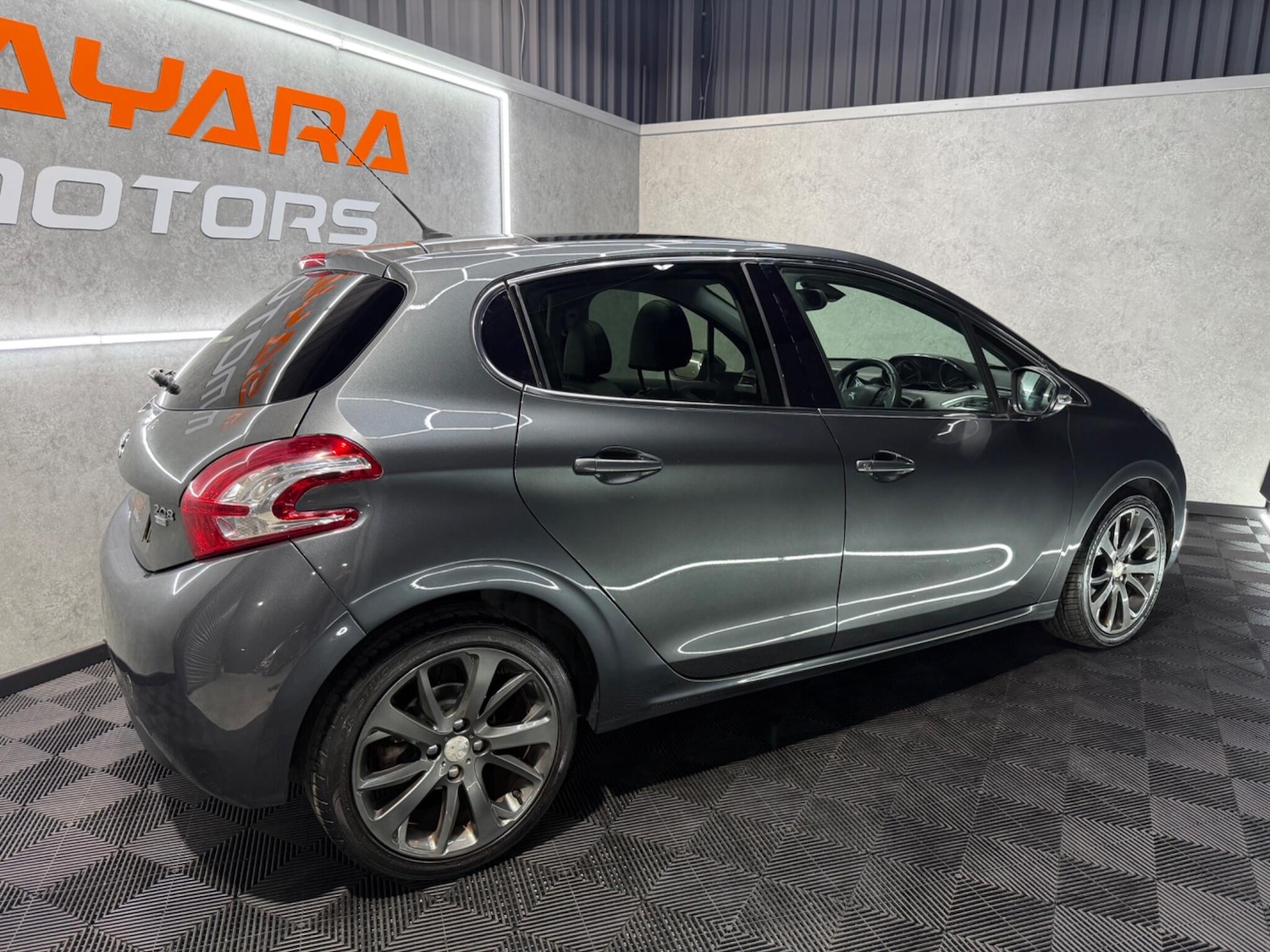 Used Peugeot 208 2014 for sale - 77331442: Photo 14