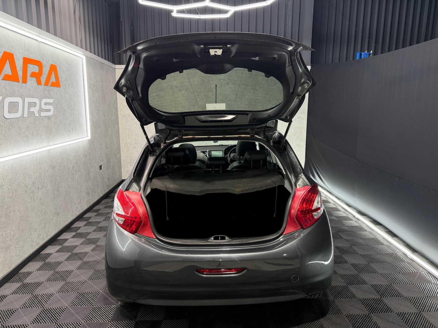 Used Peugeot 208 2014 for sale - 77331442: Photo 15