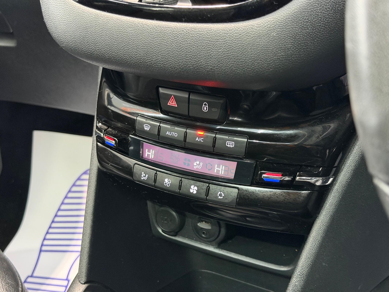 Used Peugeot 208 2014 for sale - 77331442: Photo 26