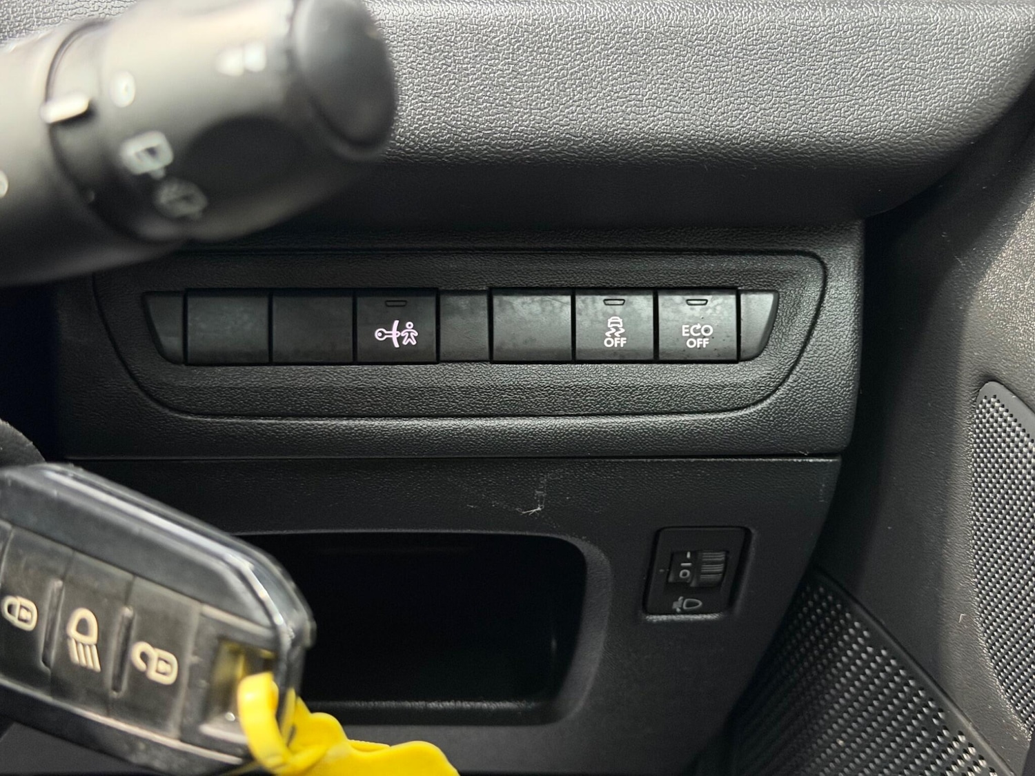 Used Peugeot 208 2014 for sale - 77331442: Photo 31