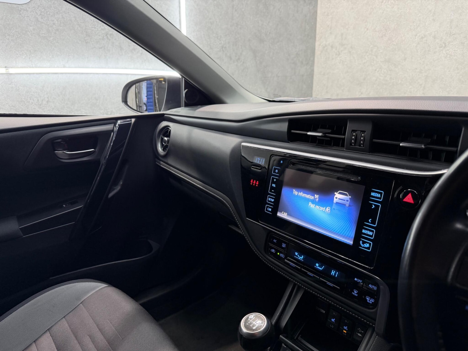 Used Toyota Auris 2017 for sale - 77709832: Photo 28