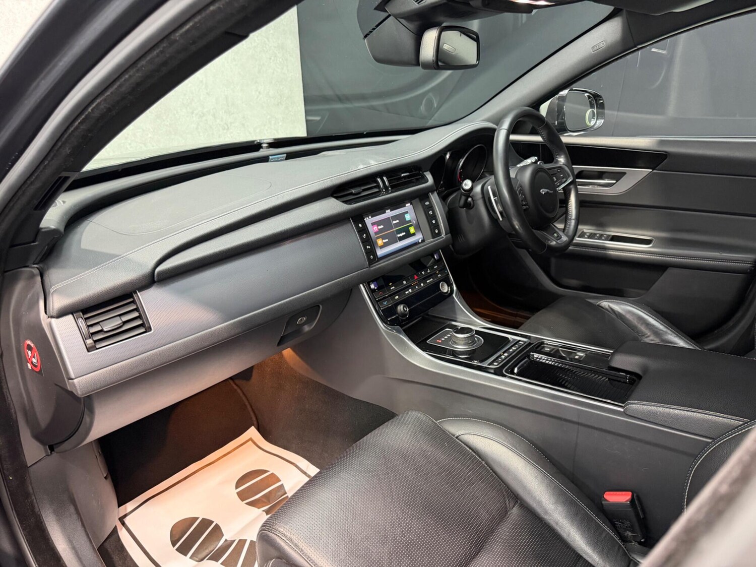 Used Jaguar XF 2017 for sale - 77839704: Photo 20