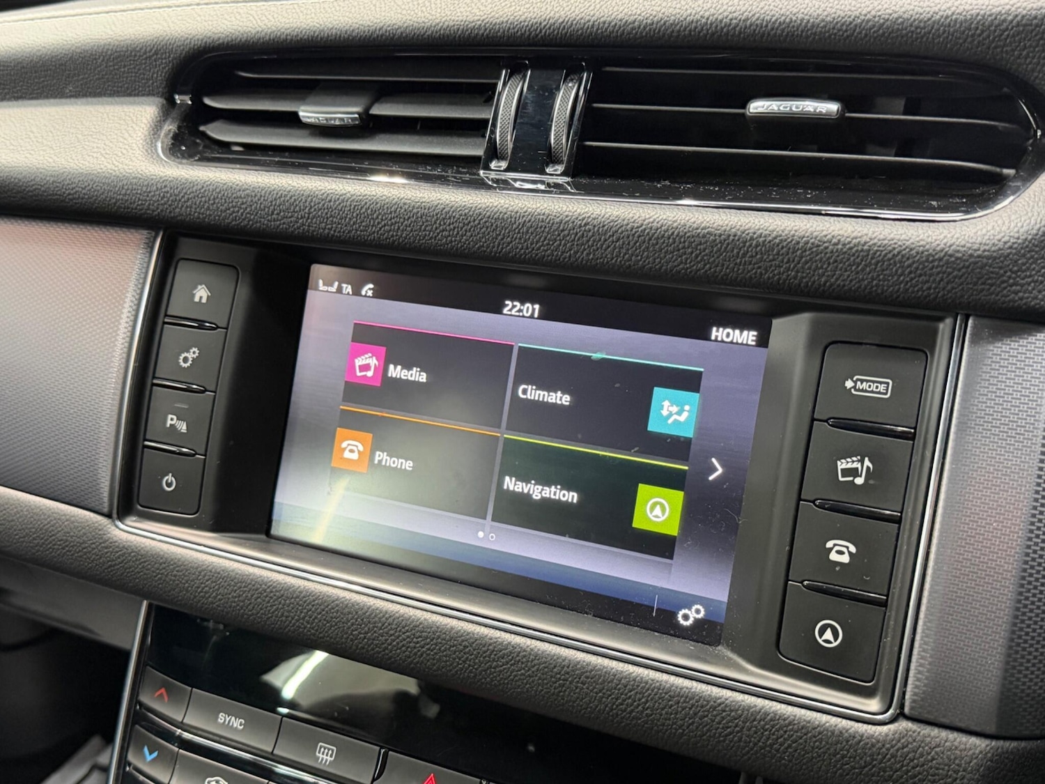 Used Jaguar XF 2017 for sale - 77839704: Photo 28