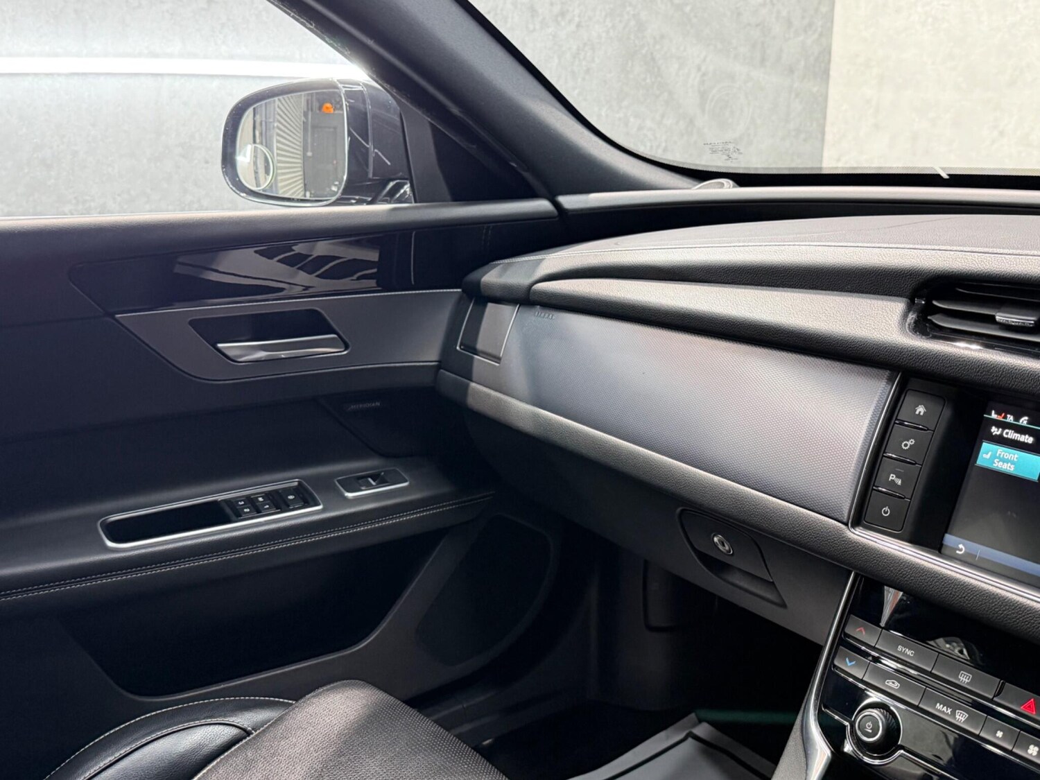 Used Jaguar XF 2017 for sale - 77839704: Photo 34