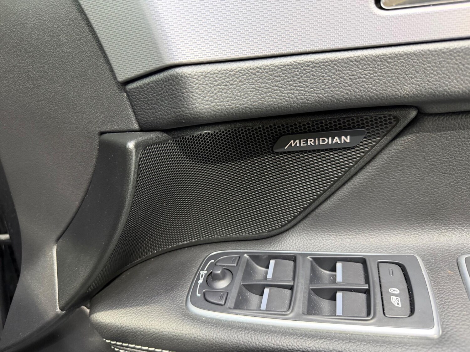 Used Jaguar XF 2017 for sale - 77839704: Photo 41