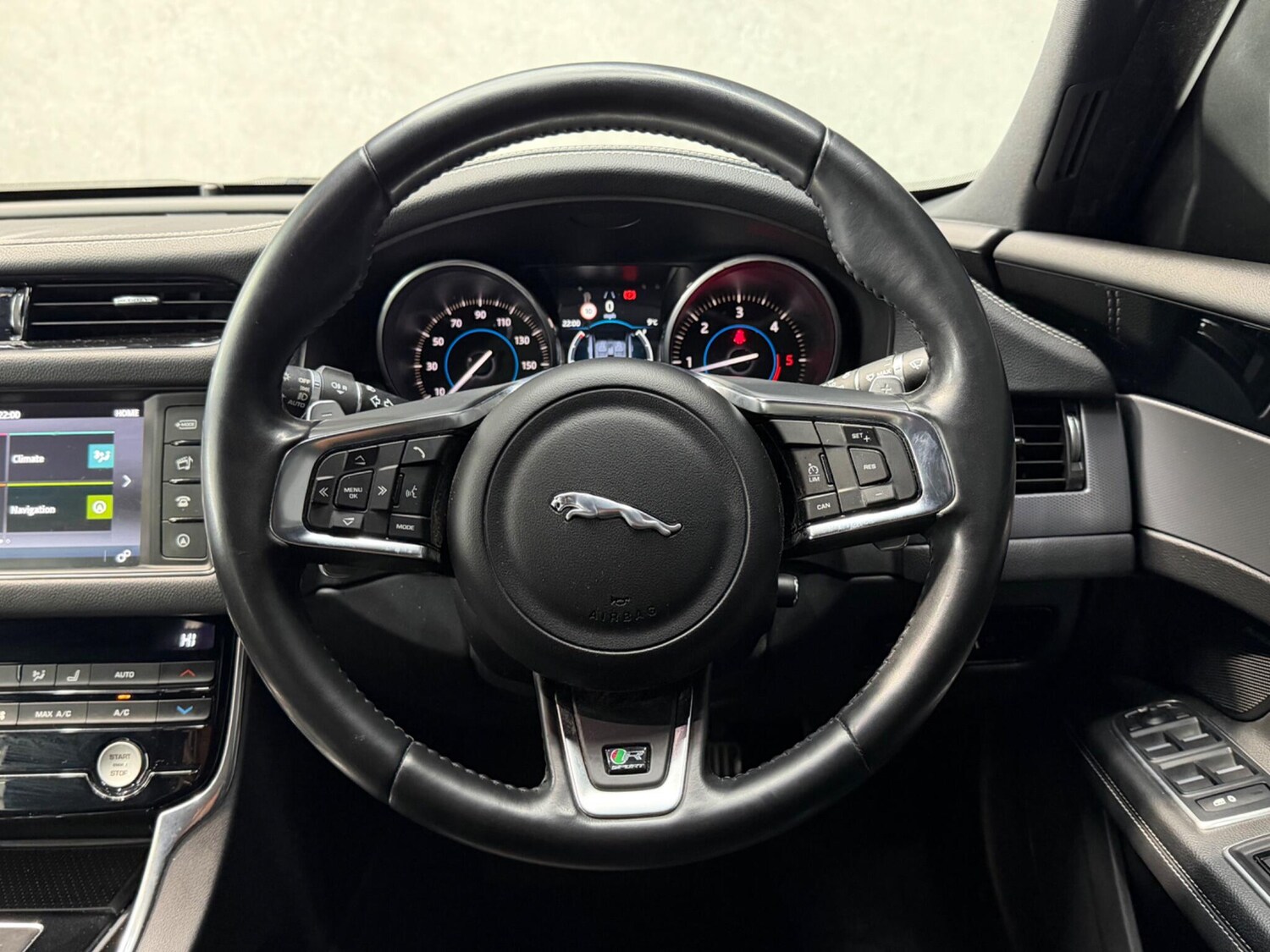 Used Jaguar XF 2017 for sale - 77839704: Photo 44