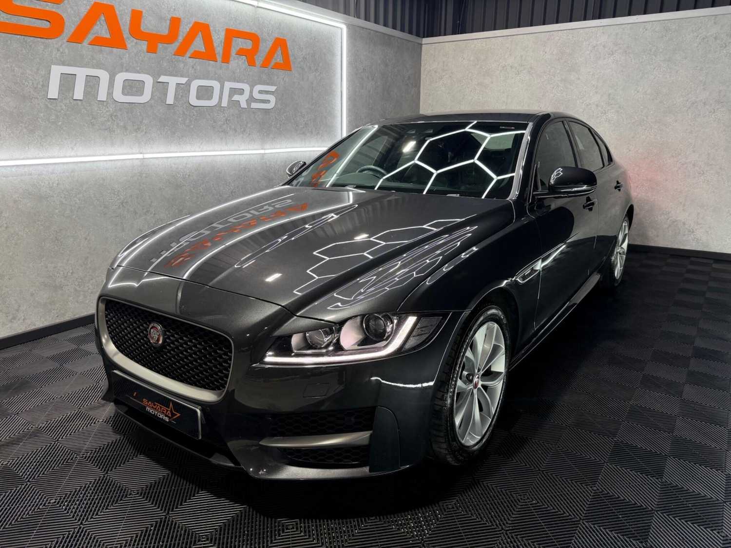 Used Jaguar XF 2017 for sale - 77839704: Photo 6