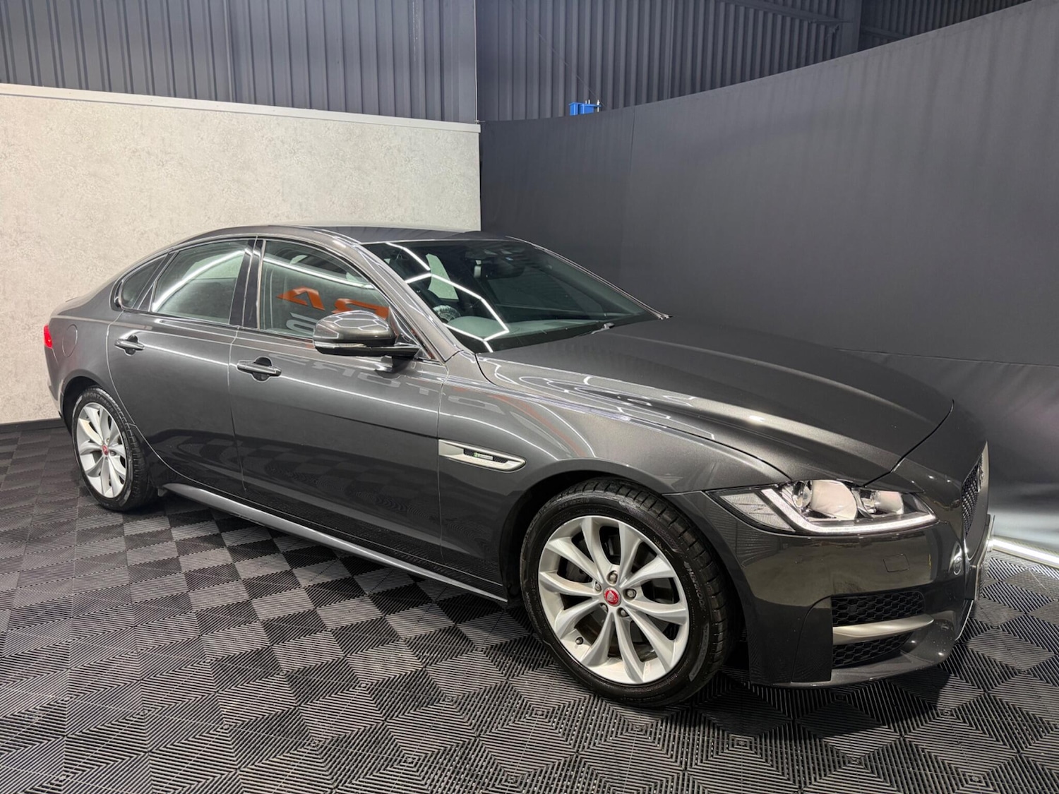 Used Jaguar XF 2017 for sale - 77839704: Photo 7