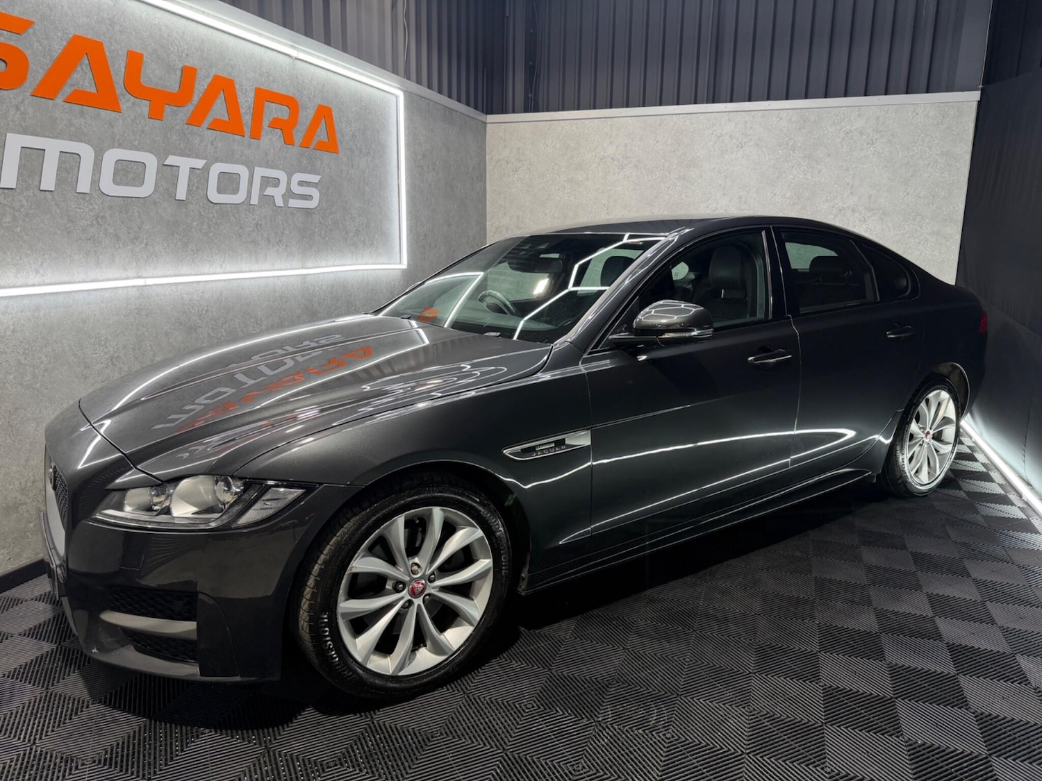 Used Jaguar XF 2017 for sale - 77839704: Photo 8