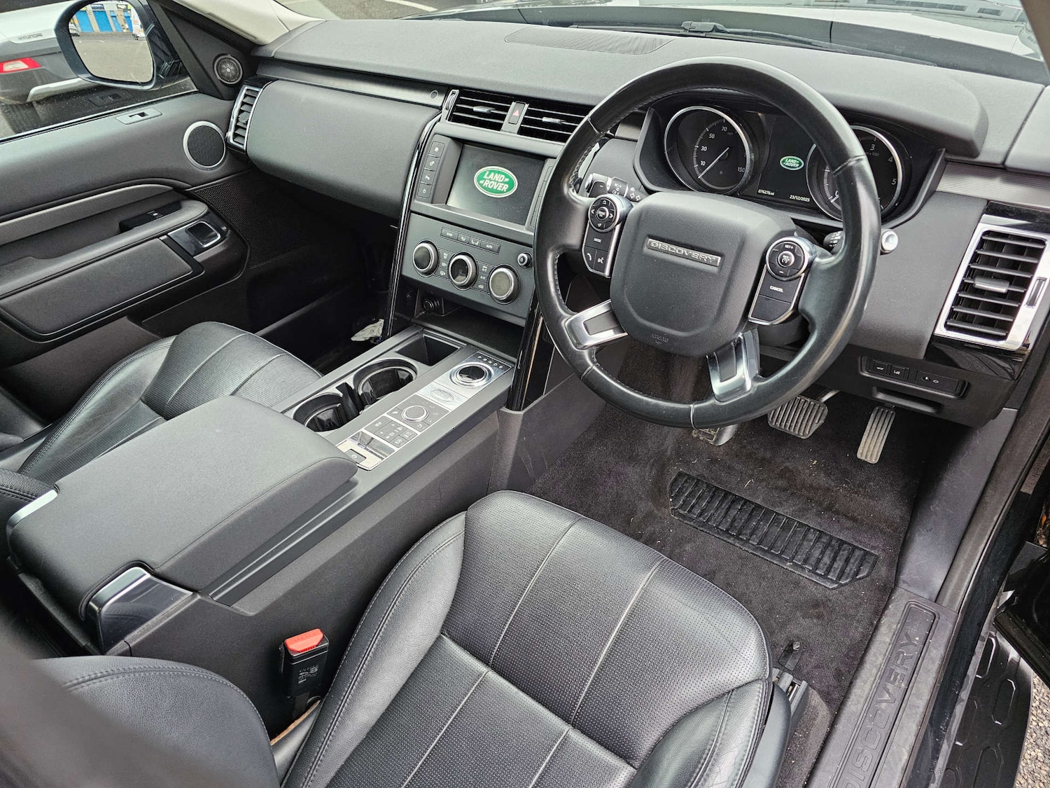 Used Land Rover Discovery 2017 for sale - 77065868: Photo 15