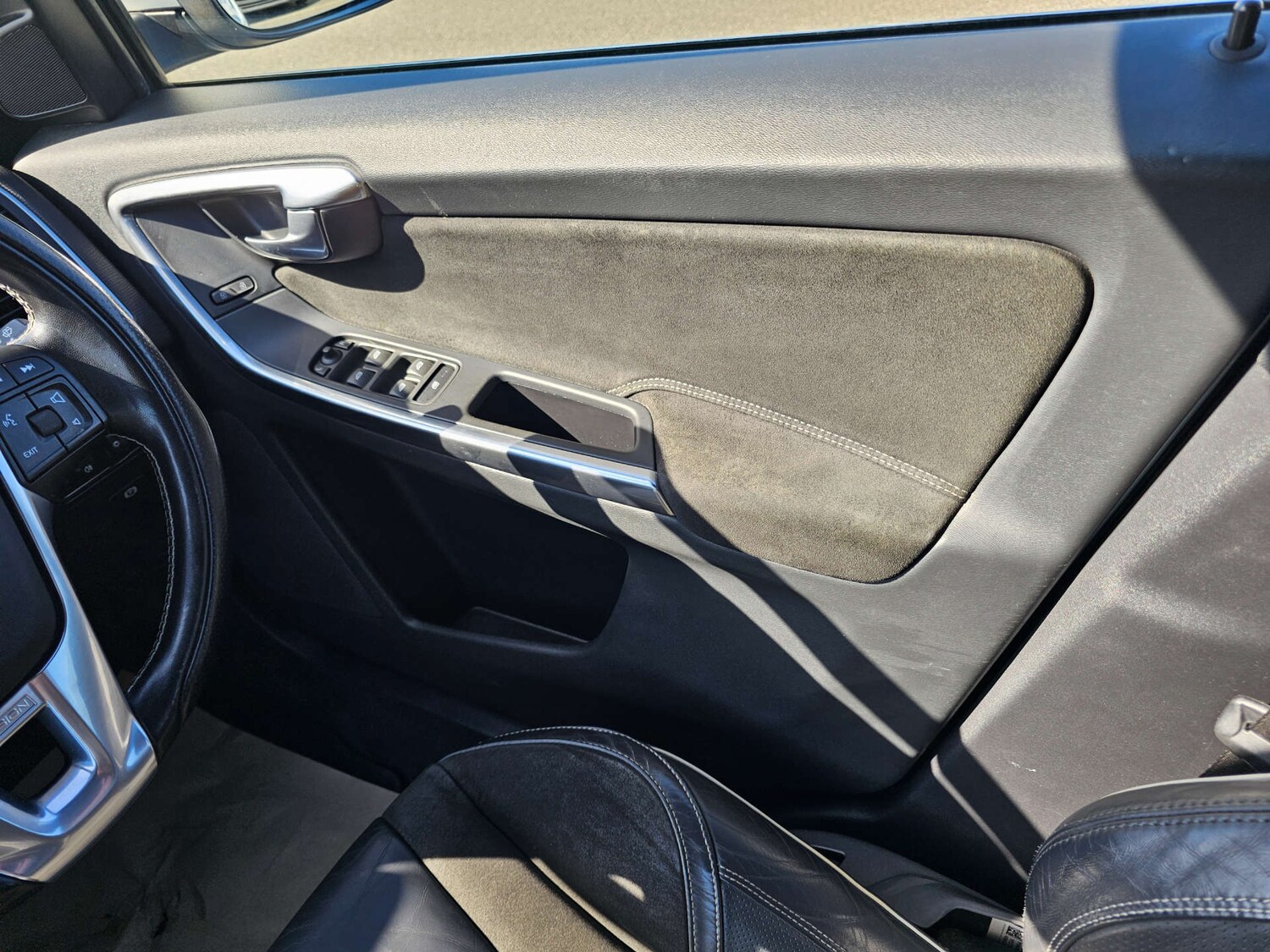 Used Volvo XC60 2017 for sale - 78167905: Photo 41